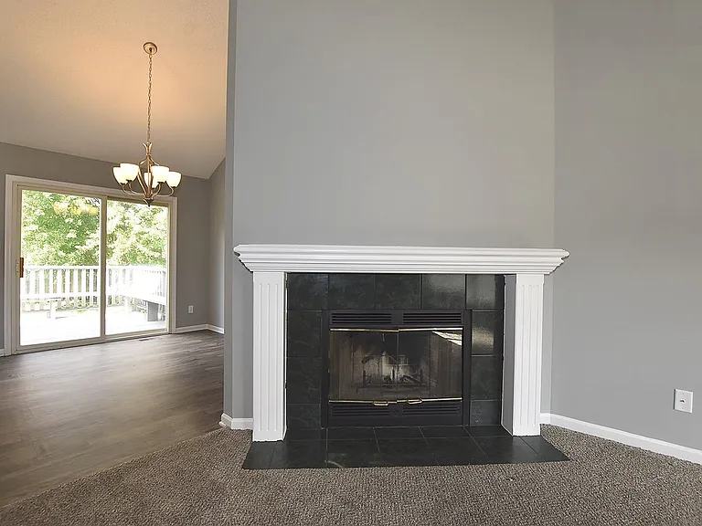 13650 Hunter Dr — Photo 3