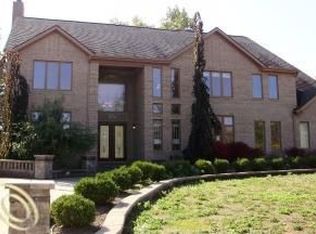 6083 Maple Forest Ct, West Bloomfield, MI 48322
