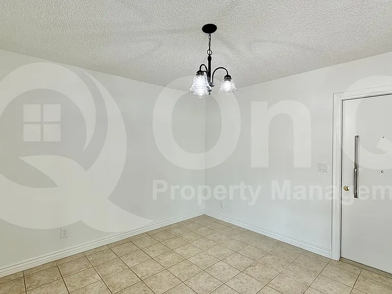 1043 E 10th Ave — Photo 6