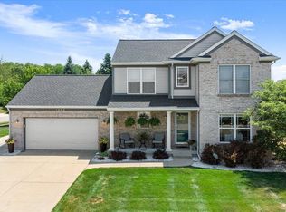 1692 Roaming Ct NE, Grand Rapids, MI 49525