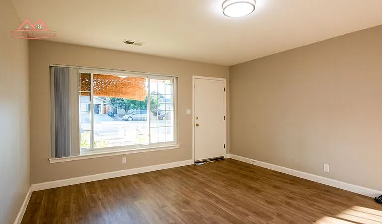 868 Miller Ave — Photo 3