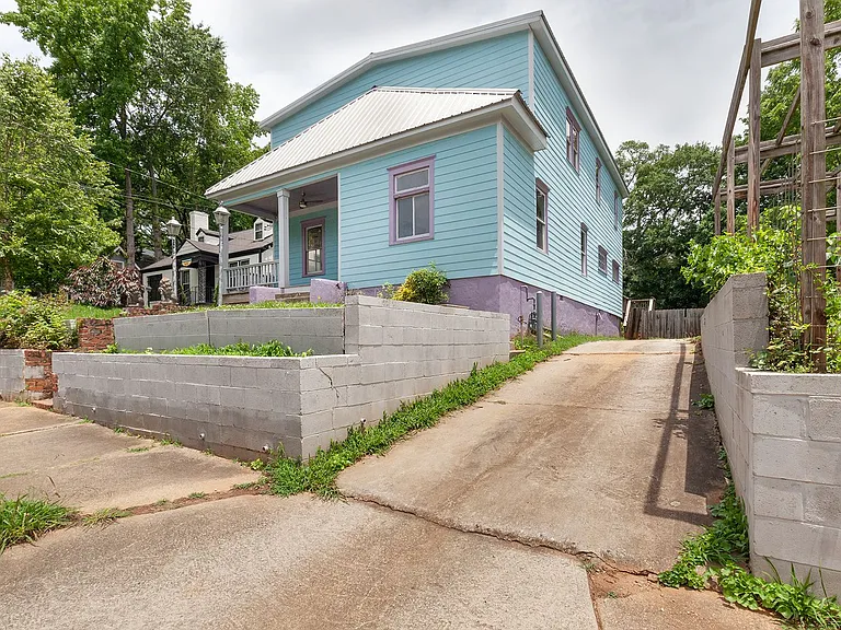 930 Park Ave SE — Photo 2
