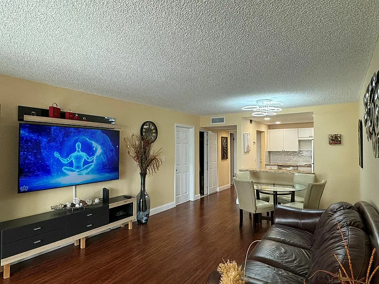 9355 SW 8th St #417 — Photo 16