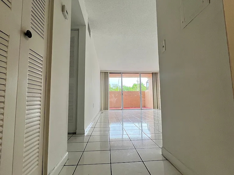 10425 SW 112th Ave — Photo 4