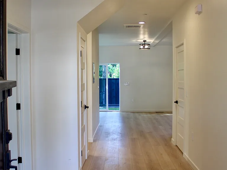 237 Cameo Dr — Photo 3