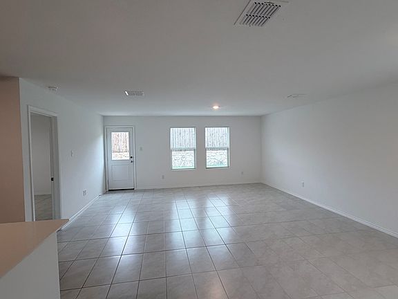 4th image of 14045 Ilderton St