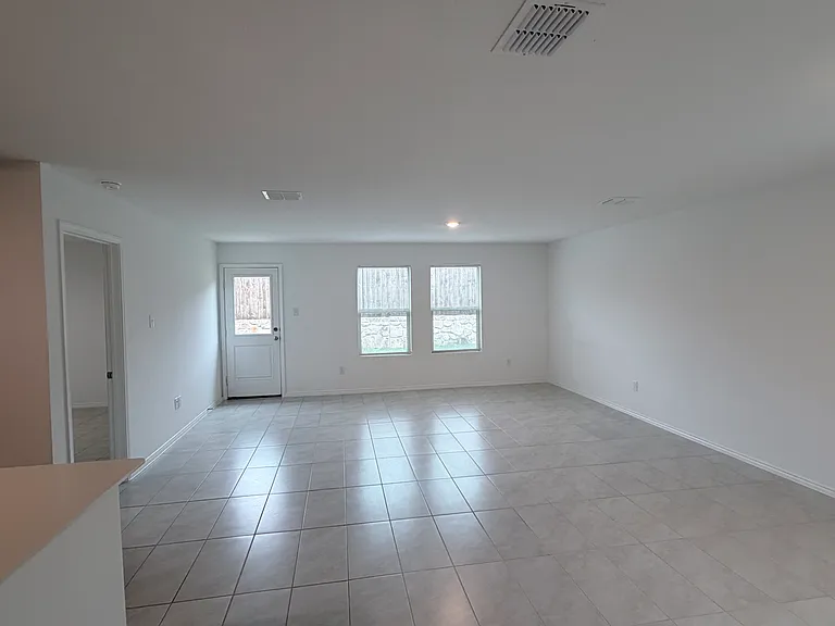 14045 Ilderton St — Photo 4