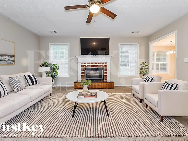 54 Windcrest Dr — Photo 3