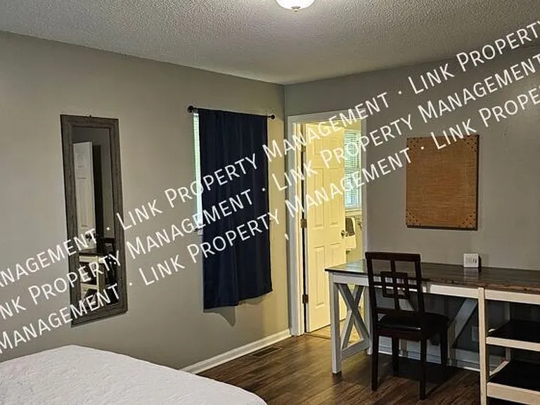 2433 Meade Cir — Photo 26