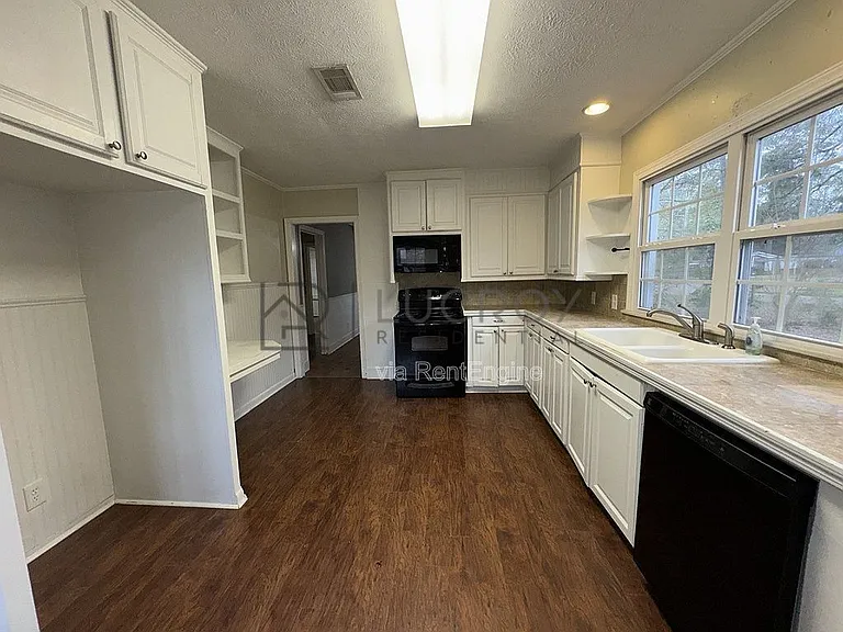 1081 S Church St — Photo 5