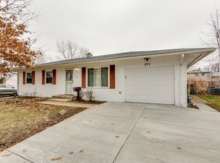 271 Mohawk Trl, Buffalo Grove, IL 60089