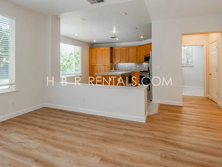 483 Summer Ln — Photo 7