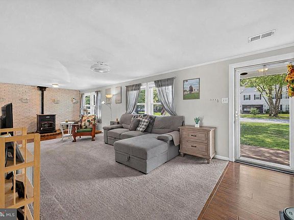 3rd image of 108 Oregon Rd