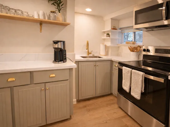 14972 20th Ave SW #B, Seattle, WA 98166