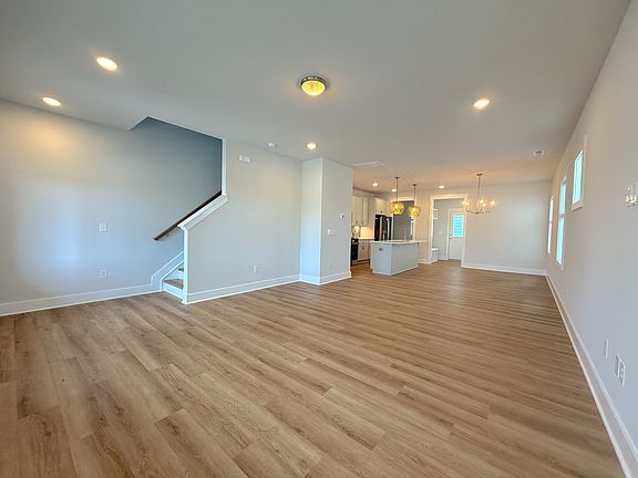 3rd image of 942 Allen Park Dr