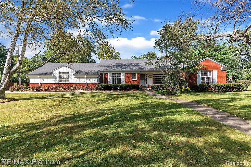 110 Riddle St, Howell, MI 48843 Zillow