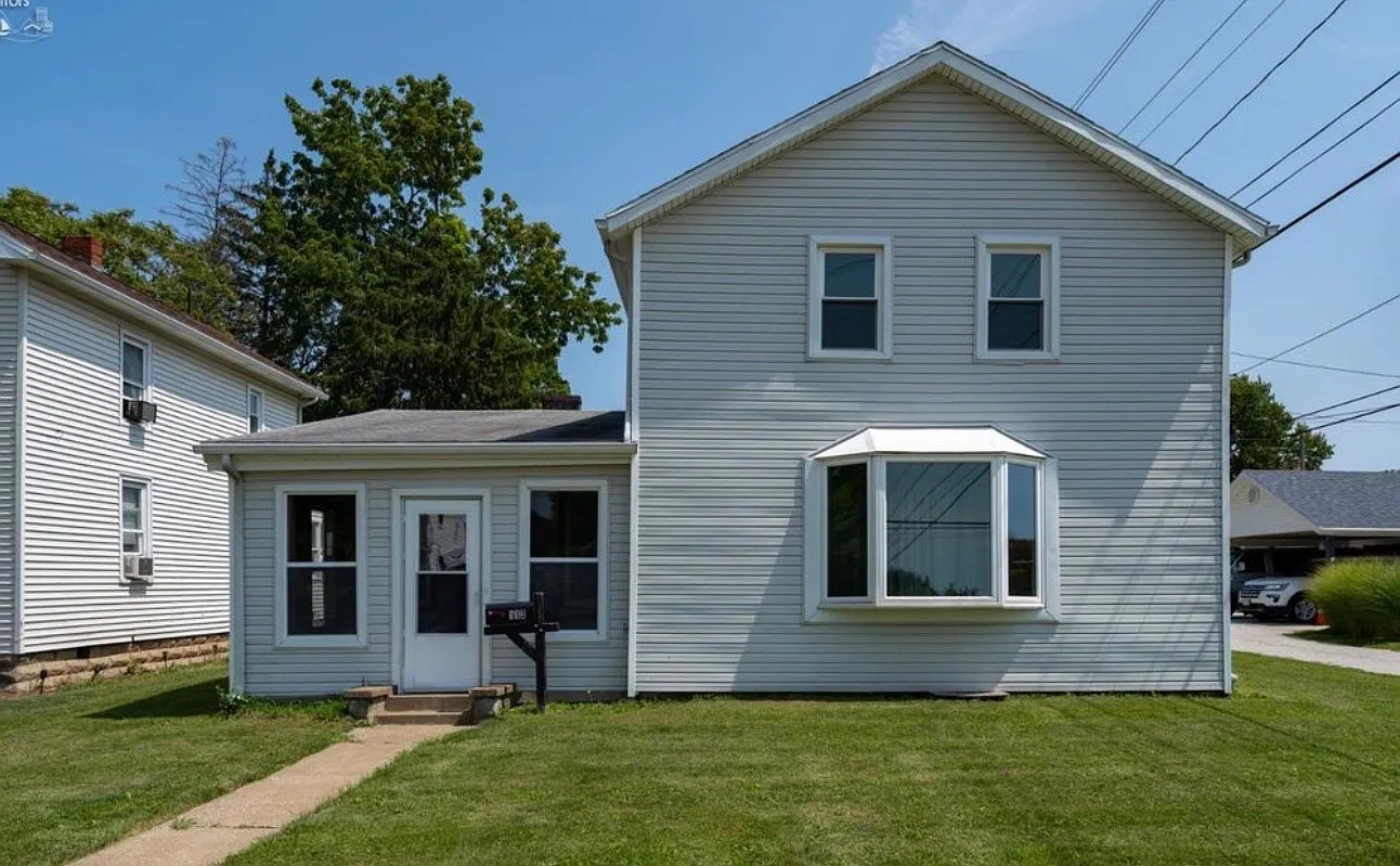 3 bed, 1386 sqft, $1,450 — Photo 1