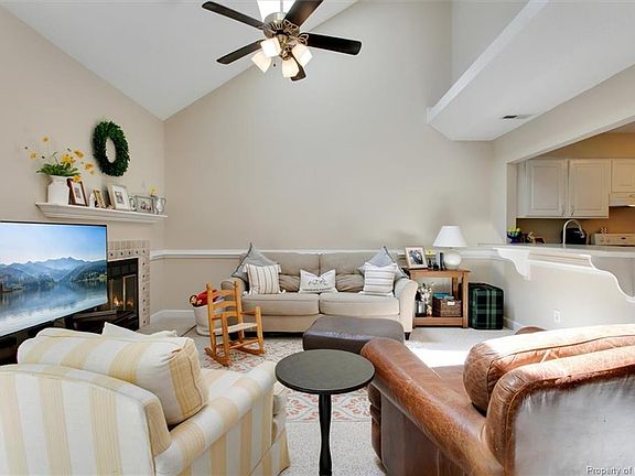 5th image of 319 Bridgewater Dr