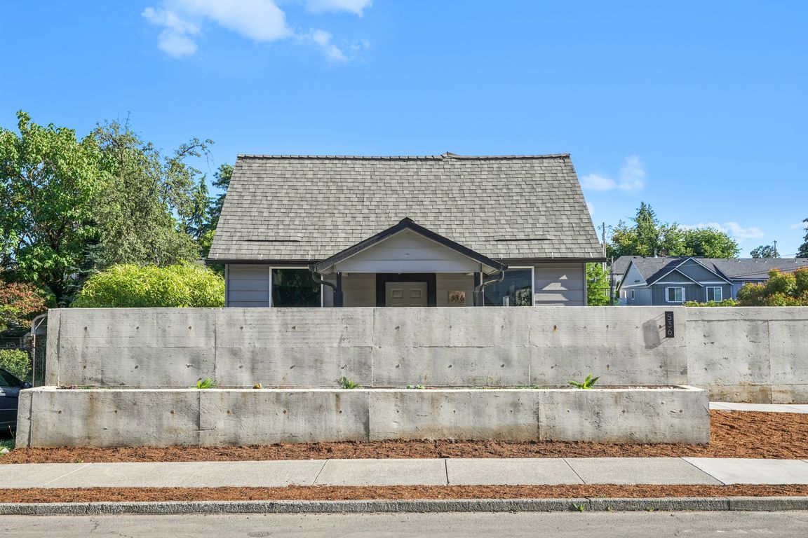 10th Ave-S1107-001.jpg