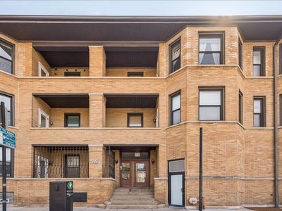561 W Briar Pl APT 305, Chicago, IL, 60657