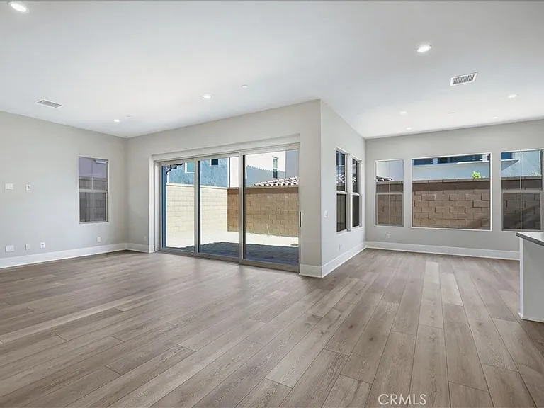 212 Mistwater — Photo 18