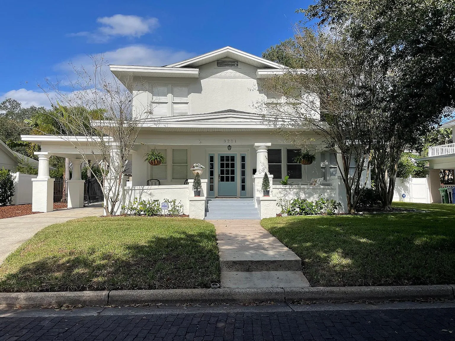 3 bed, 1.5 bath, 2038 sqft, $5,200 — Photo 1