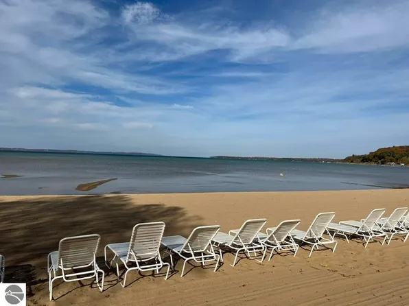 2305 N Us Highway 31 N #300, Traverse City, MI 49686