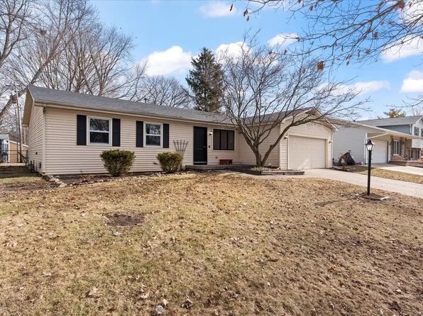 1904 Scottsdale Dr, Champaign, IL 61821