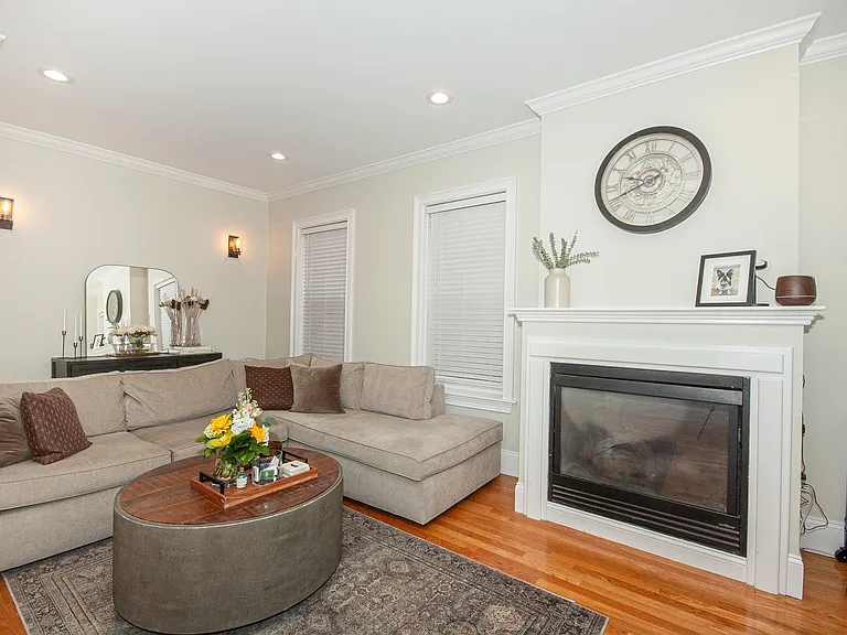 2 Burnham Pl #2 — Photo 6