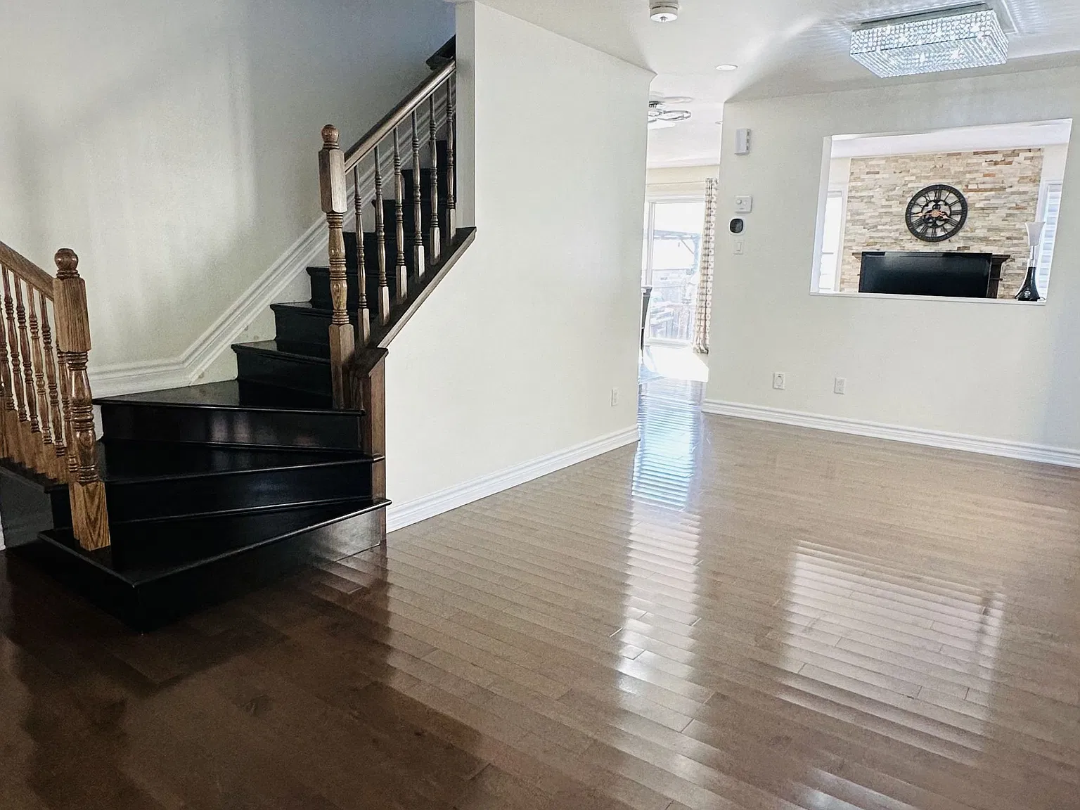 4 bed, $2,900 — Photo 2