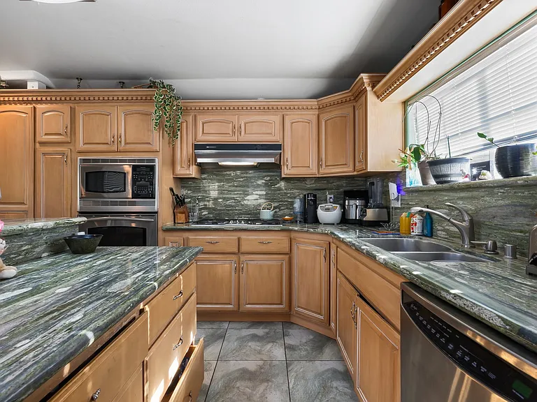 10262 Sierra Hwy — Photo 4