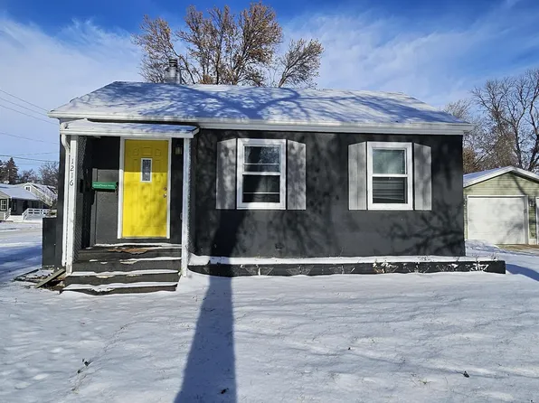 1216 5th Ave NW, Minot, ND 58703