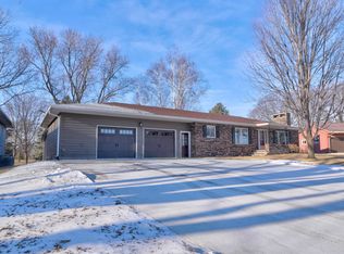 109 Golf Course Dr, Armstrong, IA 50514