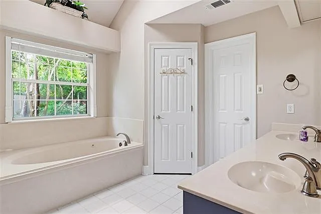 219 Nottoway Dr — Photo 9