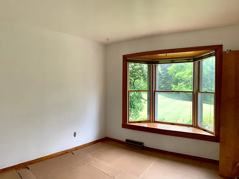 648 Bedford Rd — Photo 6