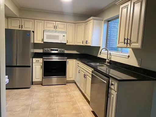 3 bed, 1700 sqft, $2,100 — Photo 2