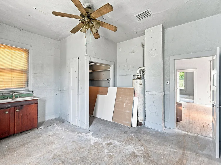 731 E Florida St — Photo 15