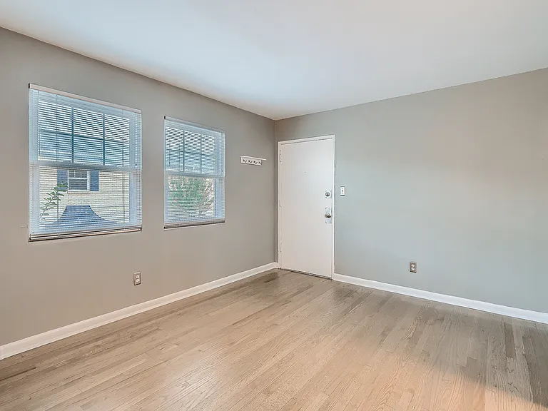 1042 Saint Charles Ave NE #5 — Photo 3
