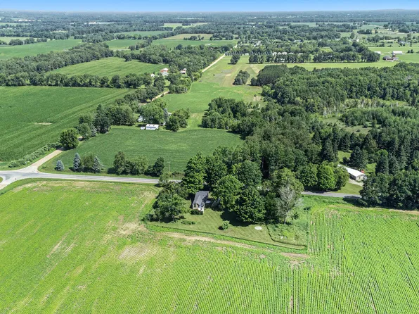 3877 W Fenwick Rd, Greenville, MI 48838