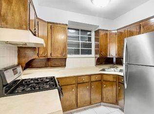 31-29 37th St #3F, Astoria, NY 11103
