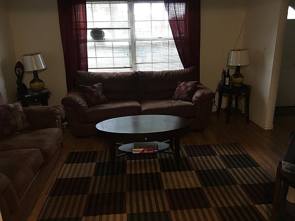 3rd image of 536 Carnaby Ct
