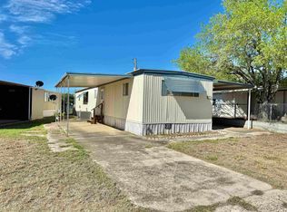 102 Blossum Blvd, Zapata, TX 78076