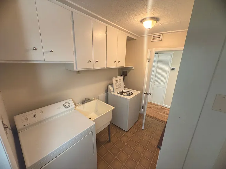 2158 Rankin Rd — Photo 32
