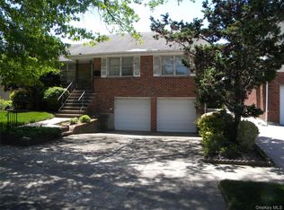 2810 210th Pl, Flushing, NY 11360