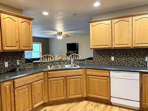 5th image of 1196 Stewart Dr
