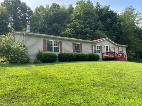 9062 State Route 39 NE, Ne, OH 44675