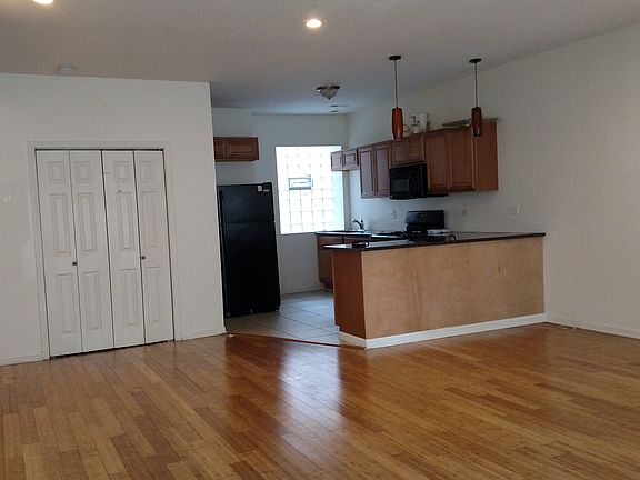 4th image of 7040 S Cregier Ave #1