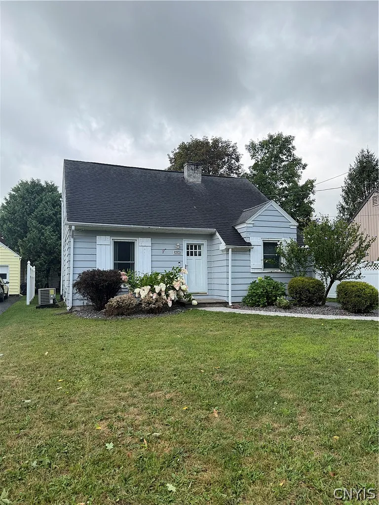 3 bed, 2.0 bath, 1381 sqft, $2,500 — Photo 3
