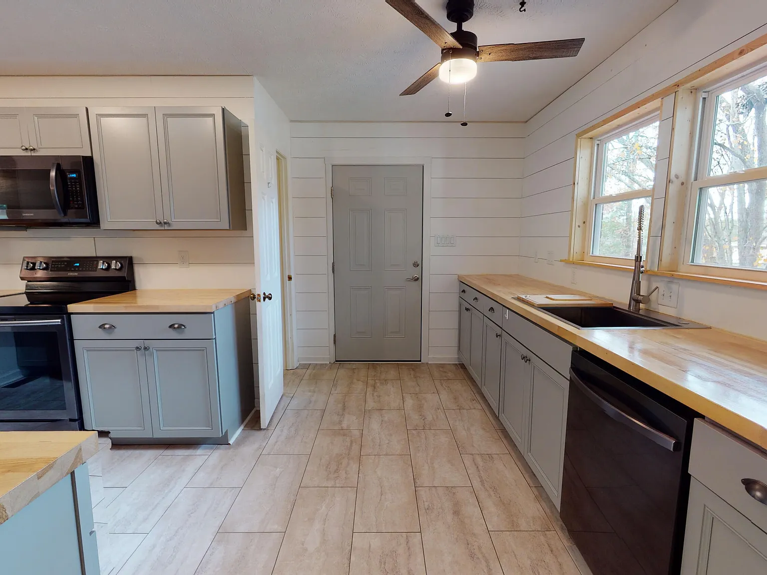 3 bed, 2.0 bath, $1,950 — Photo 2
