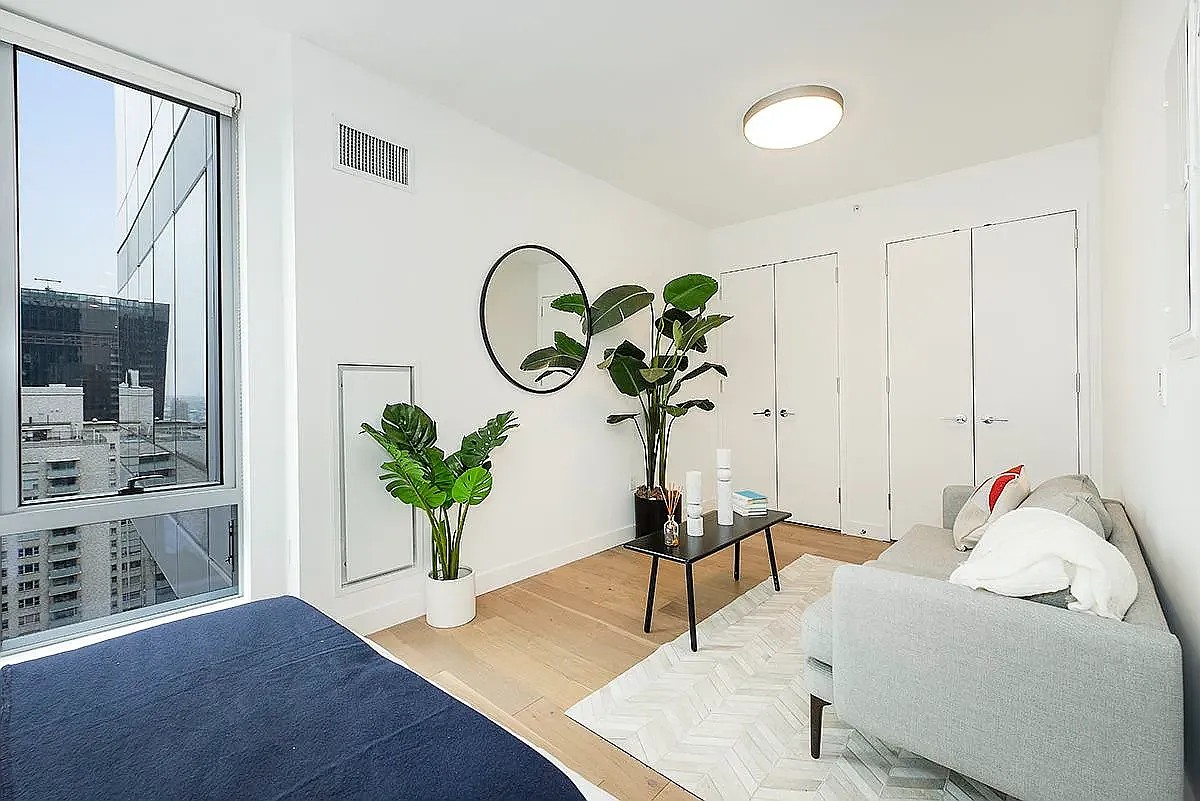225 East 39th Street — Photo 2